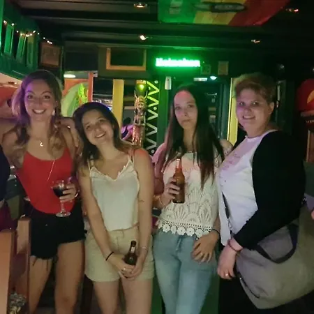 Hostal Hostel 33 *